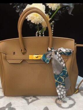Elegant Beige Handbag with Gold Accents